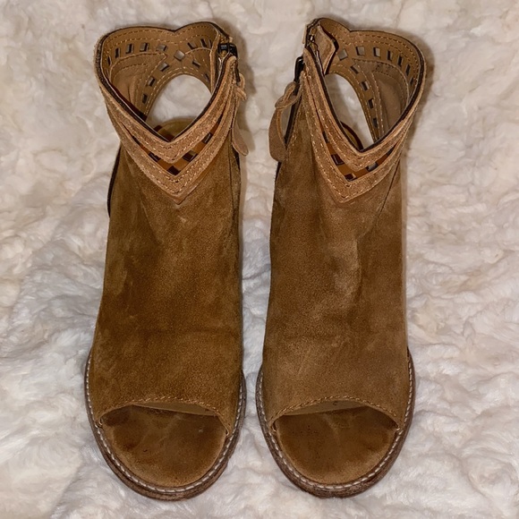 🐻 DOLCE VITA Suede Heel 🐻 - Picture 2 of 4